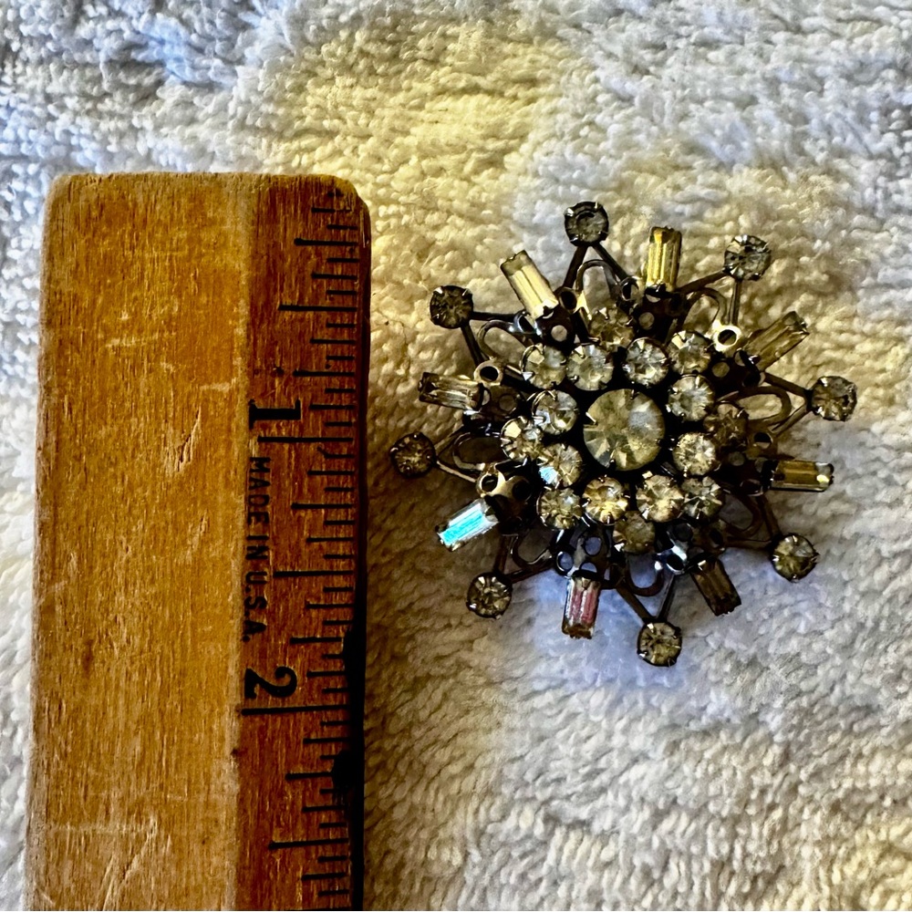 Elegant Silver and Rhinestone Crystal Brooch